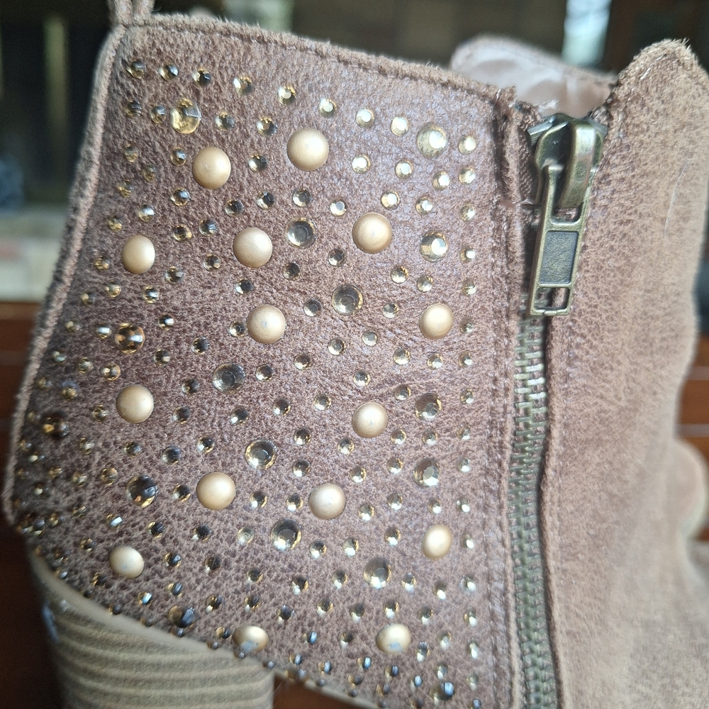 Maurices Brandy Gold Studded Stacked Heel Bootie 7.5M - Picture 5 of 11